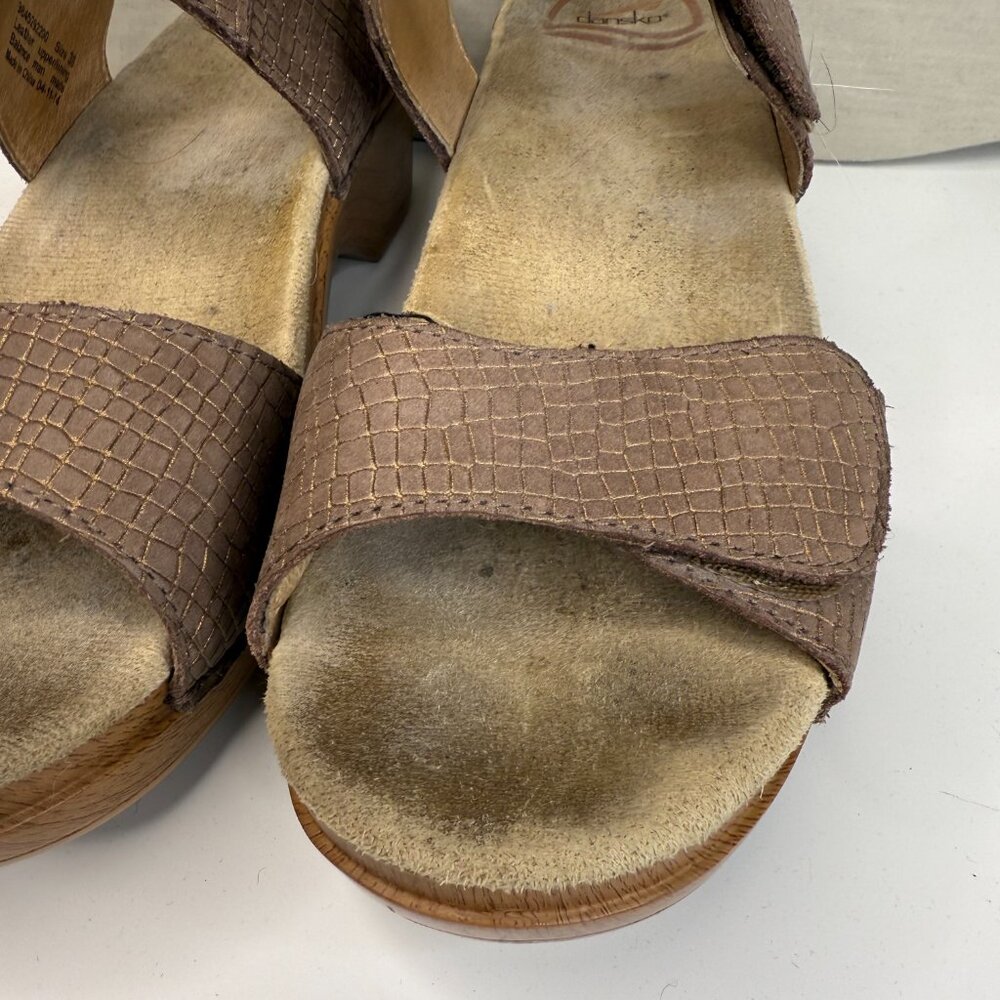 Dansko Heels - Picture 2 of 7